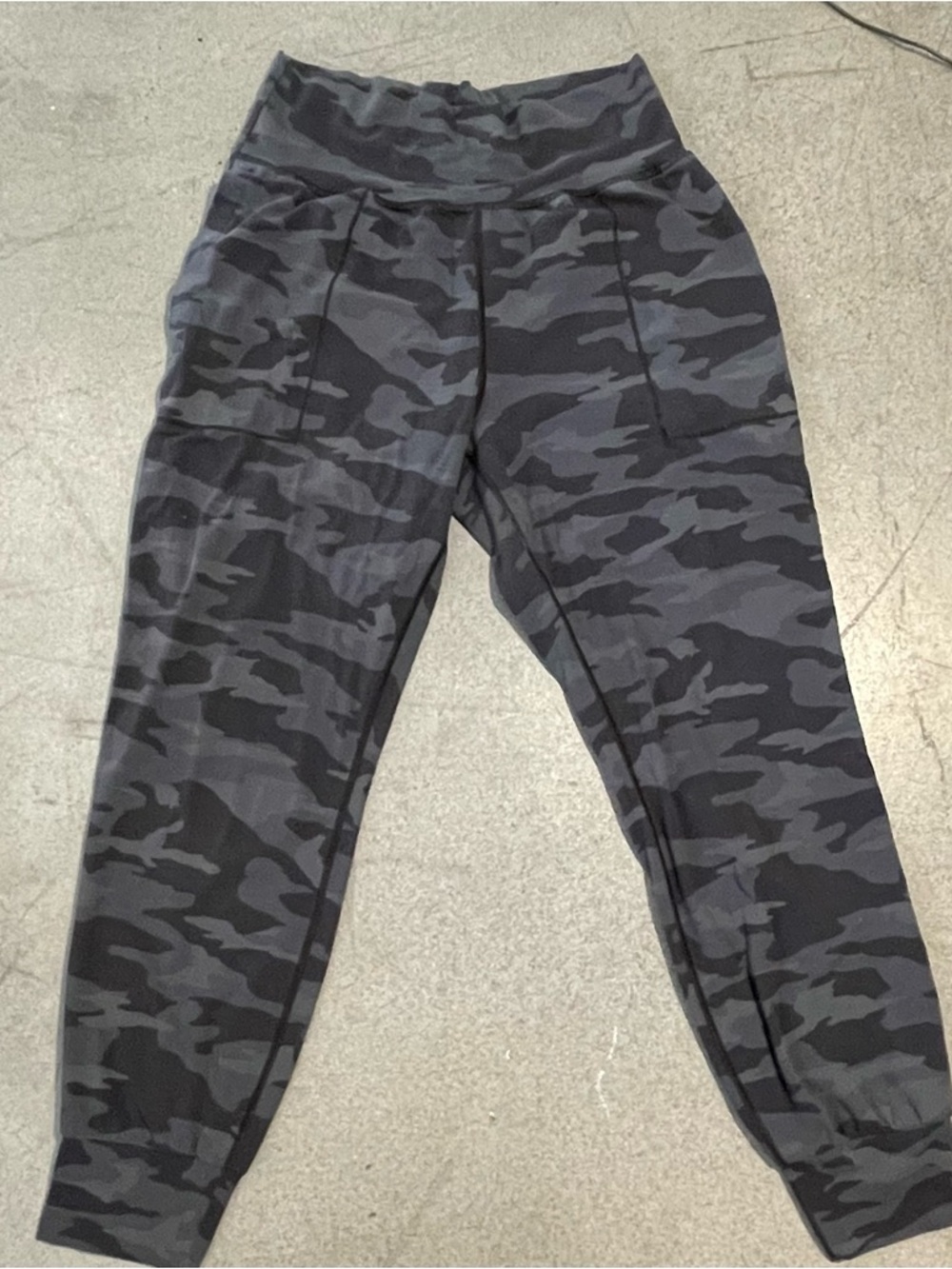 Athleta Women’s Salutation Camo Jogger Pants - Black/Gray